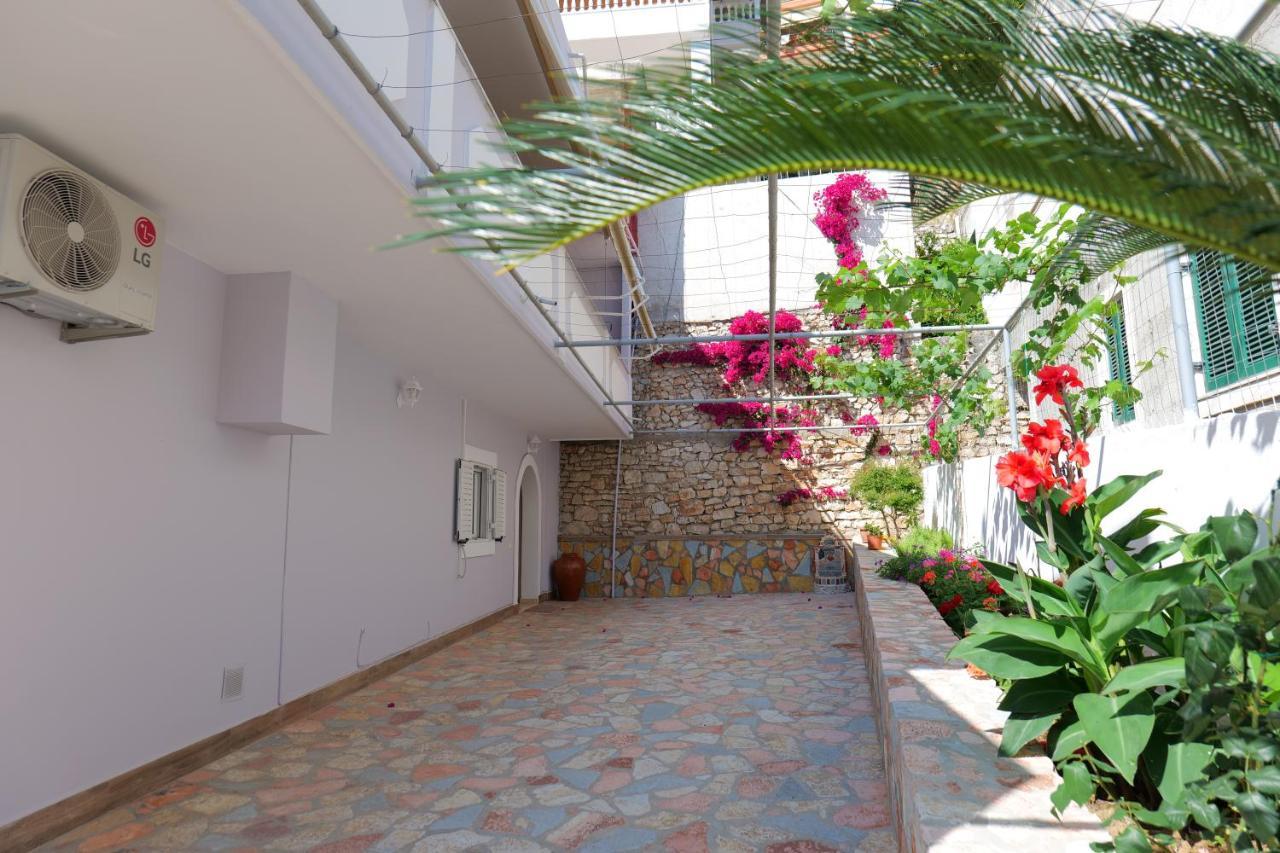 Kosta Apartments Sarandë Exteriör bild