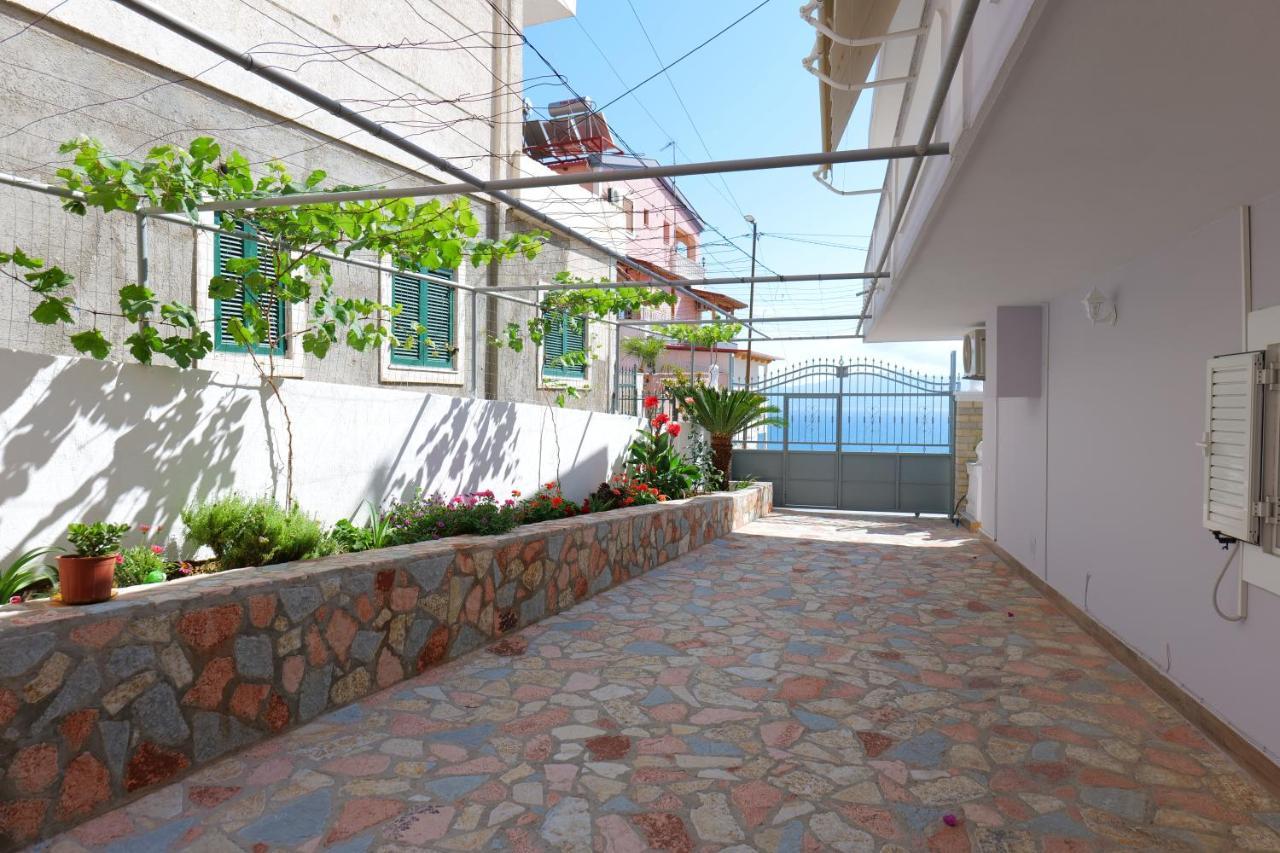 Kosta Apartments Sarandë Exteriör bild