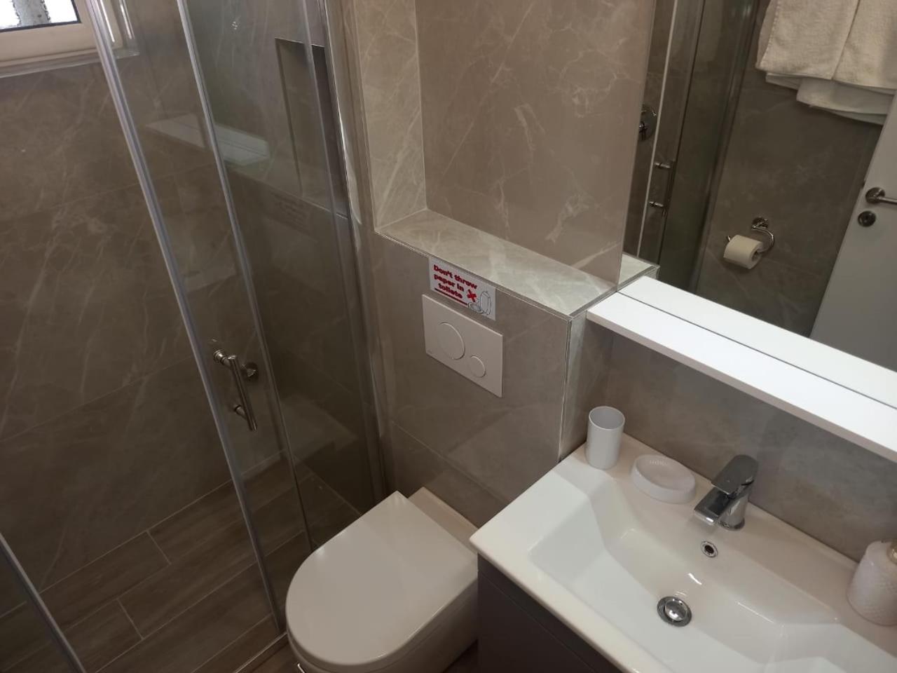 Kosta Apartments Sarandë Rum bild